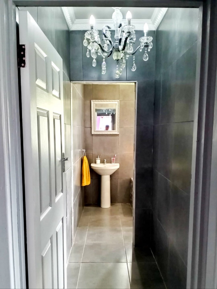 4 Bedroom Property for Sale in Abbotsford Eastern Cape